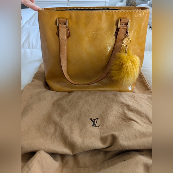 Authentic Louis Vuitton Houston Embossed Monogram Vernis Leather Tote Bag - Picture 3 of 14